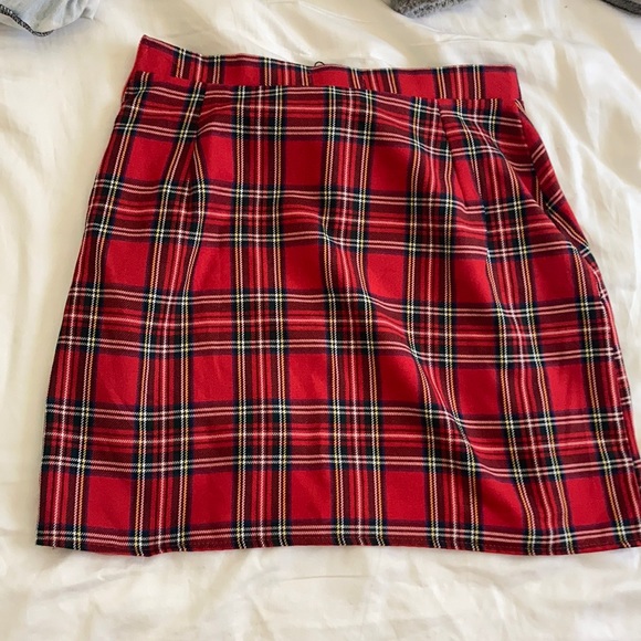 2/$15 PrettyLittleThing Red Tartan Plaid Miniskirt - Picture 8 of 8